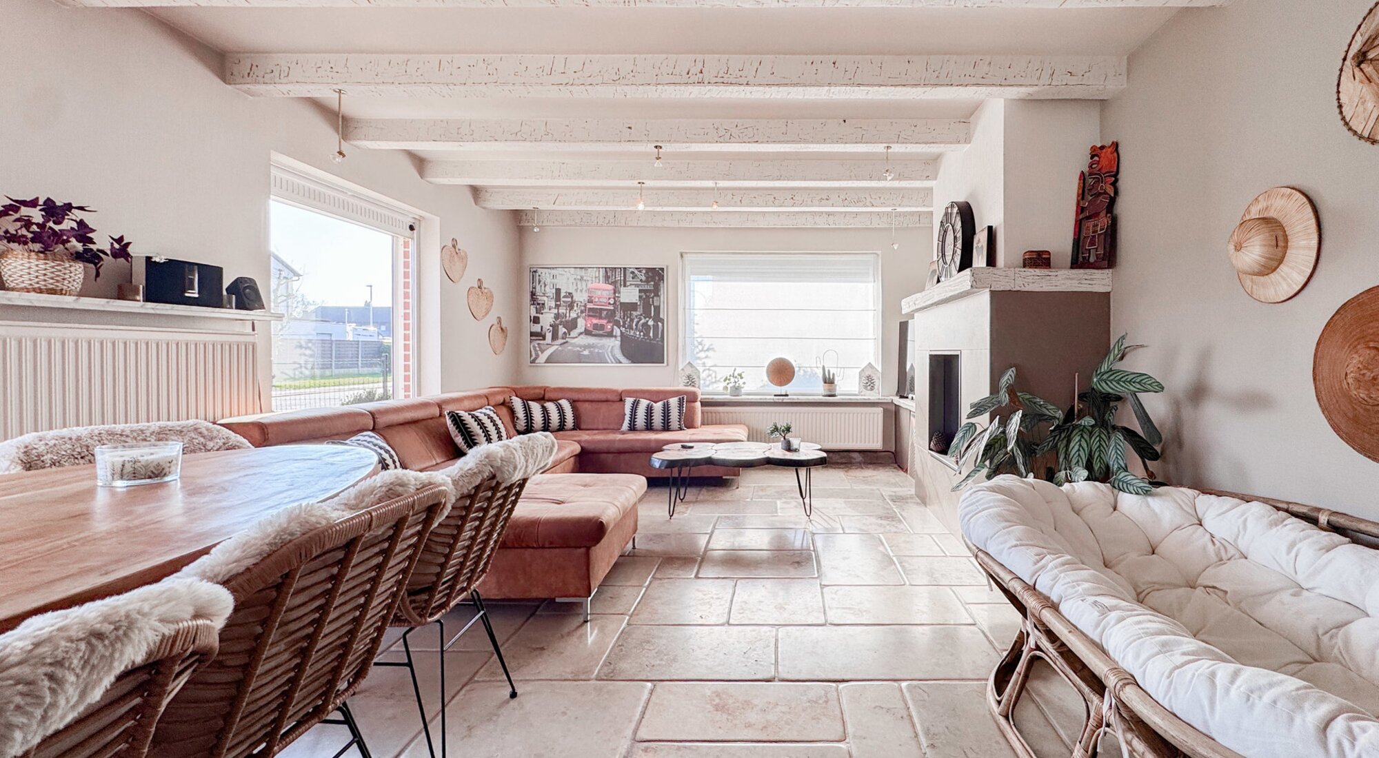 Maison semi-ouverte située dans un quartier calme