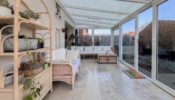 Maison semi-ouverte située dans un quartier calme