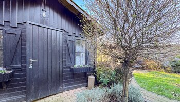 Maison semi-ouverte située dans un quartier calme