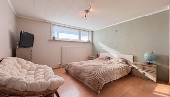 Maison semi-ouverte située dans un quartier calme