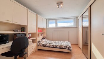 Maison semi-ouverte située dans un quartier calme