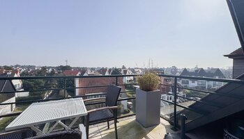 Duplex avec 3 chambres, grande terrasse ensoleillée et vue exceptionnellement dégagée