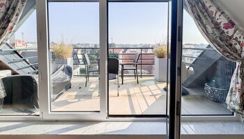 Duplex avec 3 chambres, grande terrasse ensoleillée et vue exceptionnellement dégagée