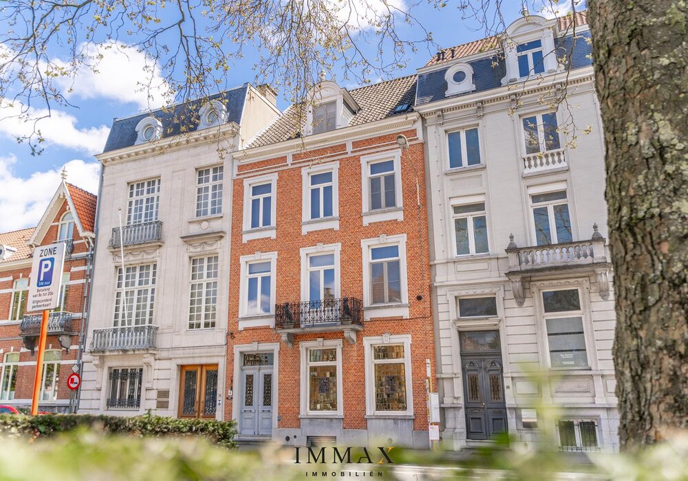 Authentieke en stijlvol gerenoveerde herenwoning met stadstuin en dakterras