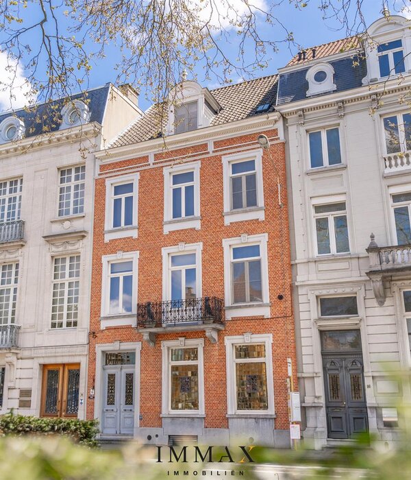 Authentieke en stijlvol gerenoveerde herenwoning met stadstuin en dakterras