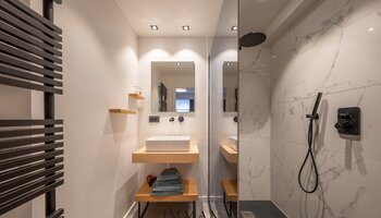 Prachtig gerenoveerd 3SLK-appartement gelegen vlakbij het Rubensplein en de zee