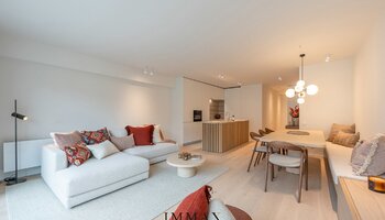 Magnifique appartement de 3 chambres entièrement rénové, situé à proximité de la place Rubens et de la mer