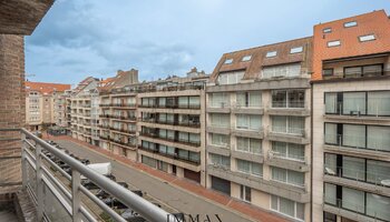 Magnifique appartement de 3 chambres entièrement rénové, situé à proximité de la place Rubens et de la mer
