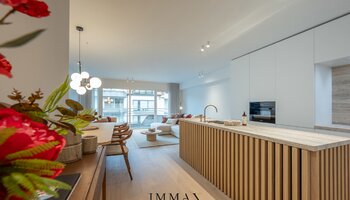 Magnifique appartement de 3 chambres entièrement rénové, situé à proximité de la place Rubens et de la mer