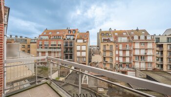 Magnifique appartement de 3 chambres entièrement rénové, situé à proximité de la place Rubens et de la mer