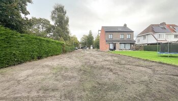 Halfopen nieuwbouwwoning met zuidwestgerichte tuin & garage