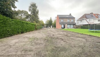 Halfopen nieuwbouwwoning met zuidwestgerichte tuin & garage