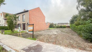 Halfopen nieuwbouwwoning met zuidwestgerichte tuin & garage