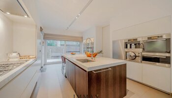 Exclusieve villa met binnenzwembad regio Beisbroek