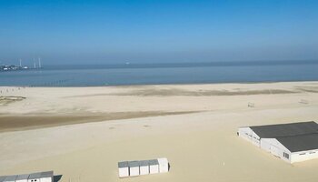 Ruim en luxueus gerenoveerd 3SLK-appartement op de Zeedijk in Heist