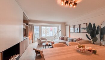 Prachtig en ruim gerenoveerd 2SLK-appartement in de Lippenslaan