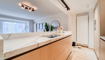 Prachtig en ruim gerenoveerd 2SLK-appartement in de Lippenslaan