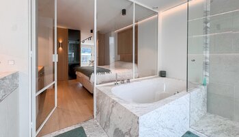 Magnifique et spacieux penthouse de 3 chambres avec de grandes terrasses, situé à proximité de la mer et du centre-ville