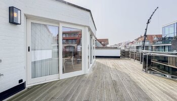 Magnifique et spacieux penthouse de 3 chambres avec de grandes terrasses, situé à proximité de la mer et du centre-ville
