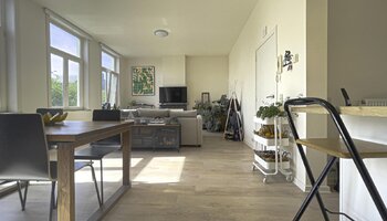 Lichtrijk appartement in karaktervol gebouw