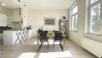 Lichtrijk appartement in karaktervol gebouw