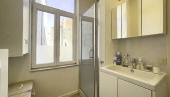 Lichtrijk appartement in karaktervol gebouw