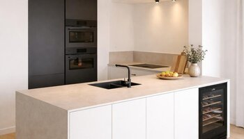 Ruim en luxueus gerenoveerd 3SLK-appartement op de Zeedijk in Heist