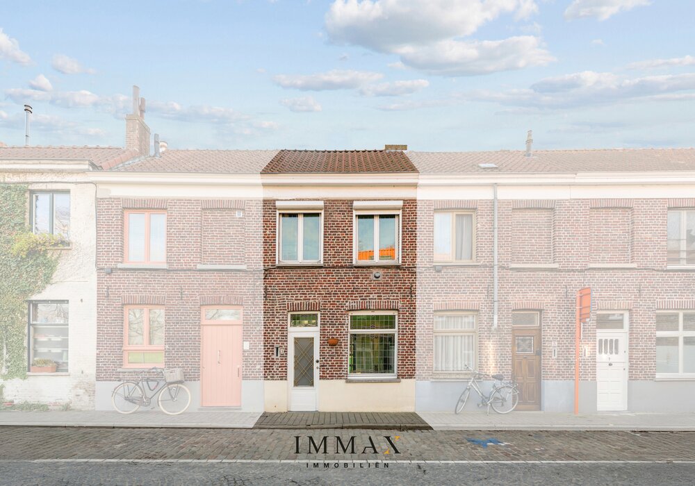Charmante rijwoning in het centrum aan de Molens 