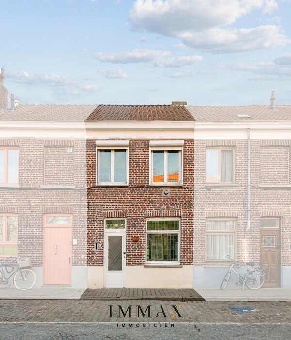 Charmante rijwoning in het centrum aan de Molens 