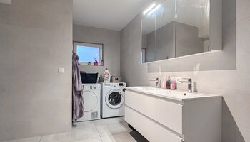 Instapklaar appartement met 2 slaapkamers en garage