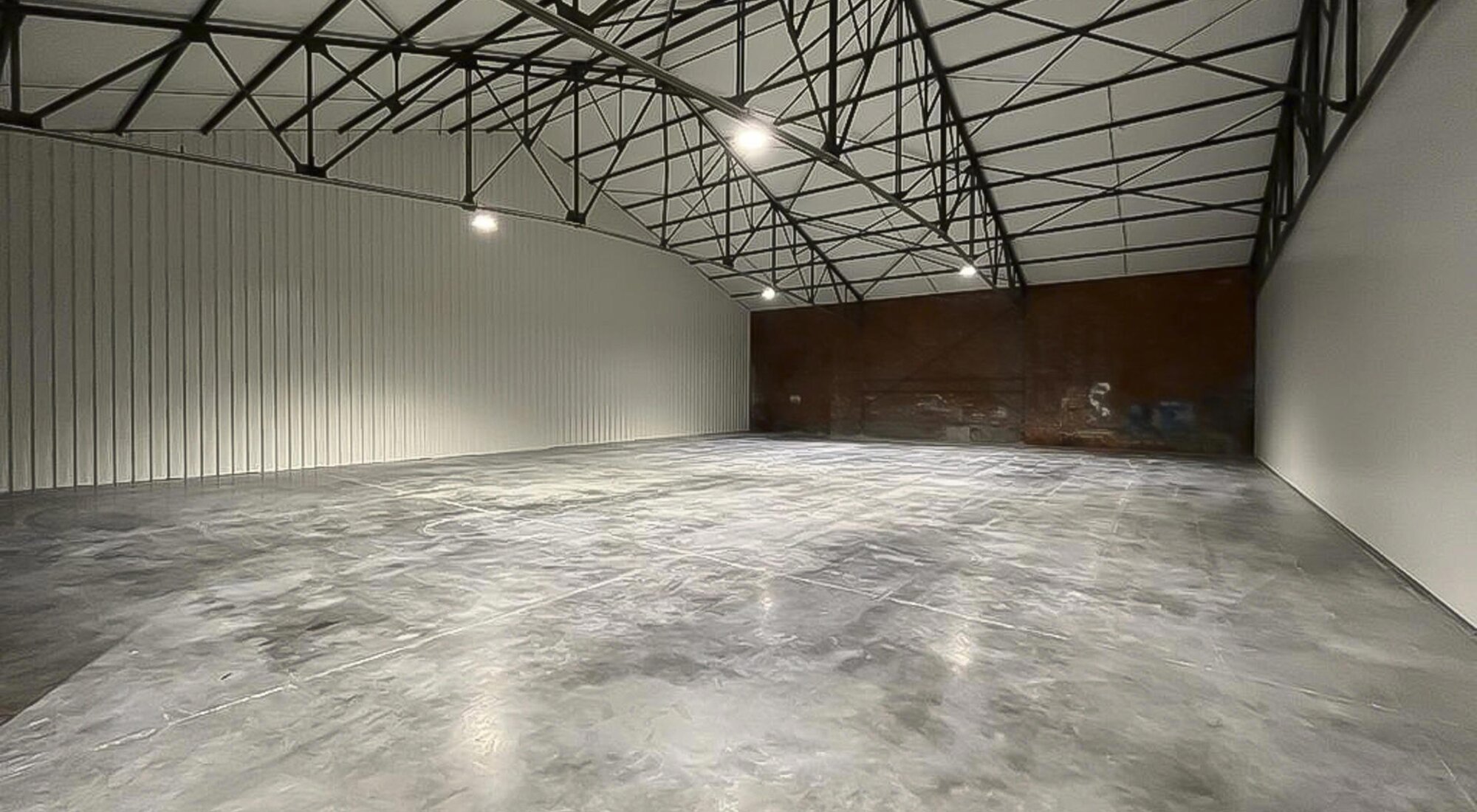 Spacieux hangar à Torhout à deux pas de l'E403 !