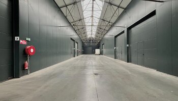 Spacieux hangar à Torhout à deux pas de l'E403 !