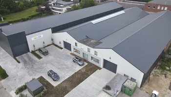 Spacieux hangar à Torhout à deux pas de l'E403 !