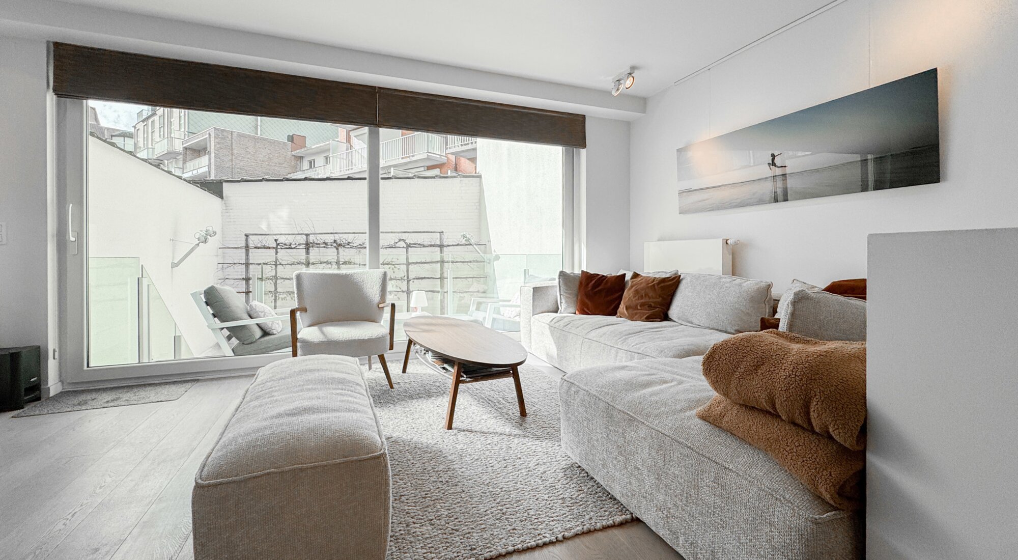 Uniek gelijkvloers appartement met extra benedenverdieping, terras en tuin