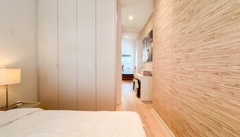 Uniek gelijkvloers appartement met extra benedenverdieping, terras en tuin