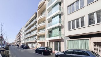 Uniek gelijkvloers appartement met extra benedenverdieping, terras en tuin