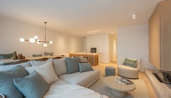 Appartement spacieux et aux finitions haut de gamme, comprenant 3 chambres, situé sur la Lippenslaan, à proximité de la place Van Bunnen