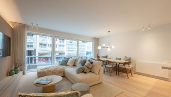 Appartement spacieux et aux finitions haut de gamme, comprenant 3 chambres, situé sur la Lippenslaan, à proximité de la place Van Bunnen