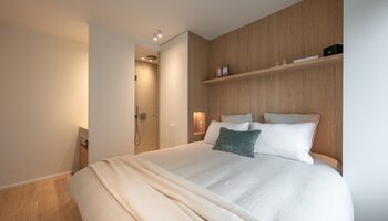 Appartement spacieux et aux finitions haut de gamme, comprenant 3 chambres, situé sur la Lippenslaan, à proximité de la place Van Bunnen