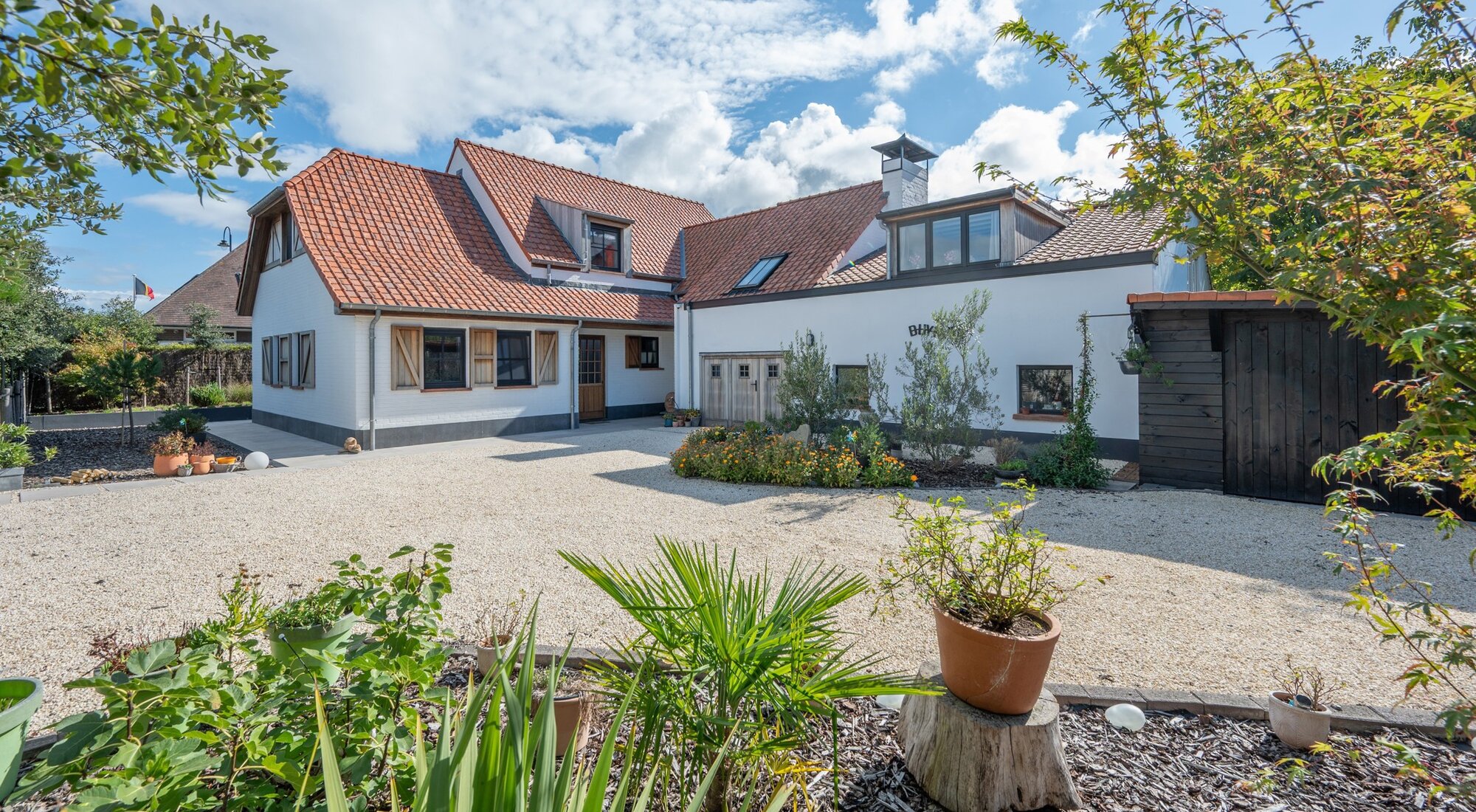 Villa récente (2023) sur un grand terrain de 900 m² offrant une grande intimité