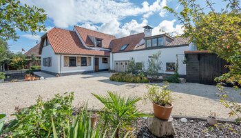 Villa récente (2023) sur un grand terrain de 900 m² offrant une grande intimité