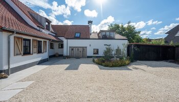 Villa récente (2023) sur un grand terrain de 900 m² offrant une grande intimité