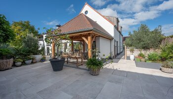 Villa récente (2023) sur un grand terrain de 900 m² offrant une grande intimité