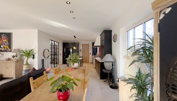 Villa récente (2023) sur un grand terrain de 900 m² offrant une grande intimité