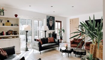 Villa récente (2023) sur un grand terrain de 900 m² offrant une grande intimité