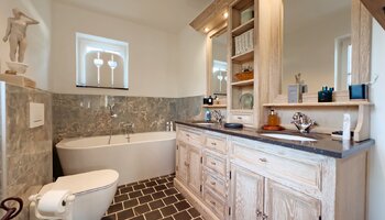 Villa récente (2023) sur un grand terrain de 900 m² offrant une grande intimité