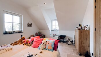 Villa récente (2023) sur un grand terrain de 900 m² offrant une grande intimité