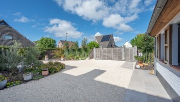 Villa récente (2023) sur un grand terrain de 900 m² offrant une grande intimité