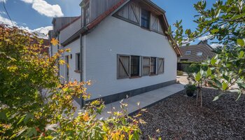 Villa récente (2023) sur un grand terrain de 900 m² offrant une grande intimité