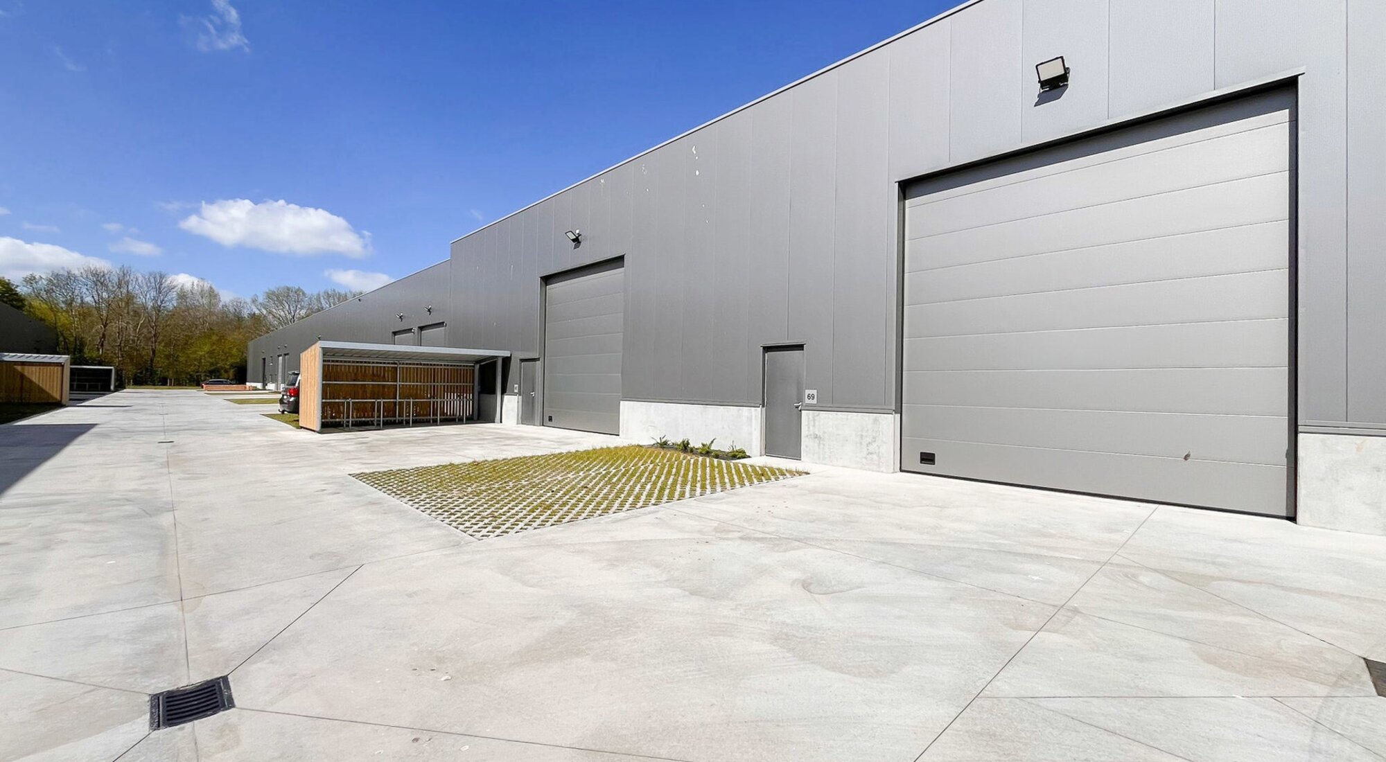 Nieuwbouw instapklare KMO-unit op strategische ligging 